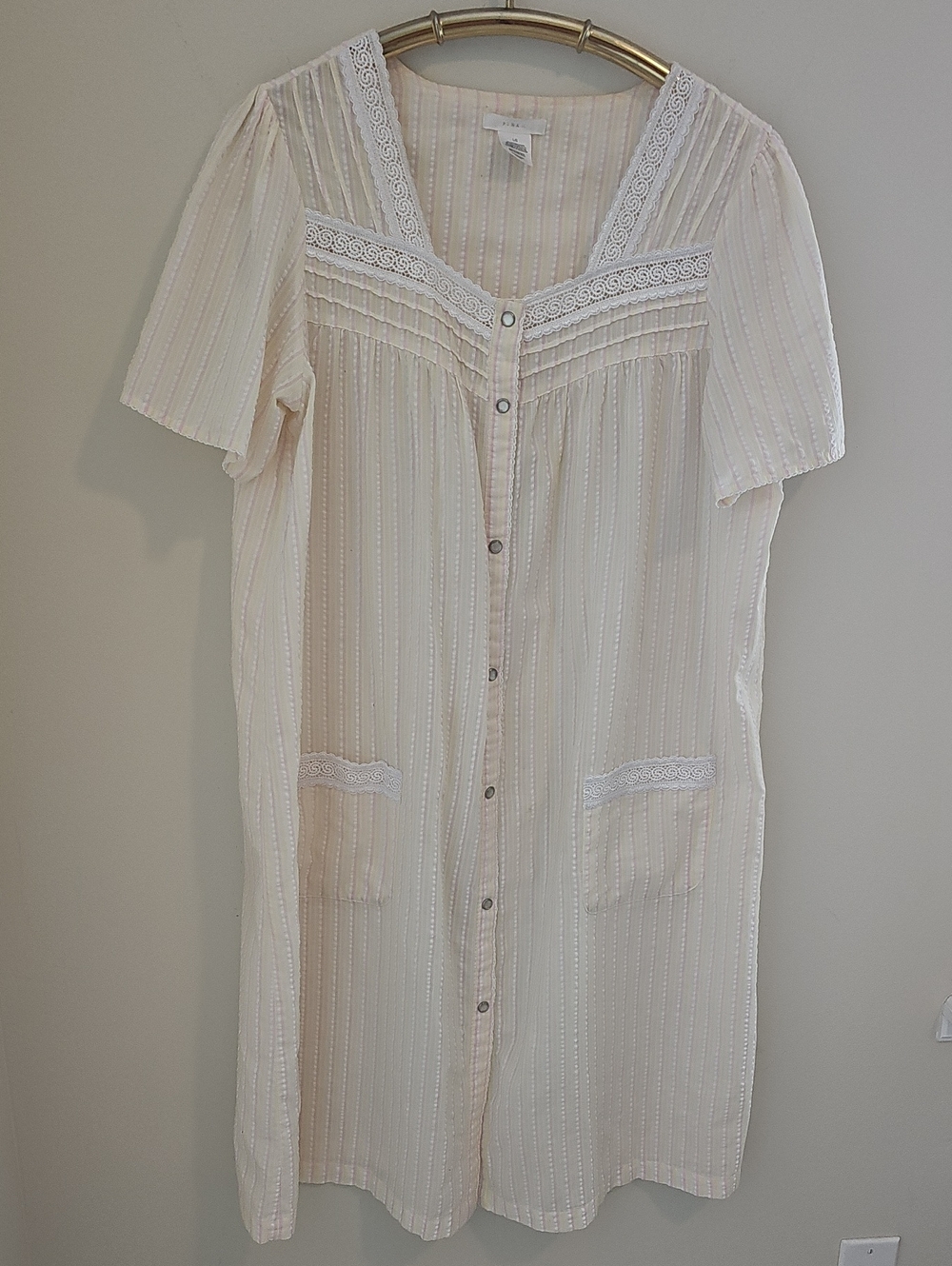 Pink K Seersucker Lace Trim House Dress Womens Size L Pastel Striped Snap Front